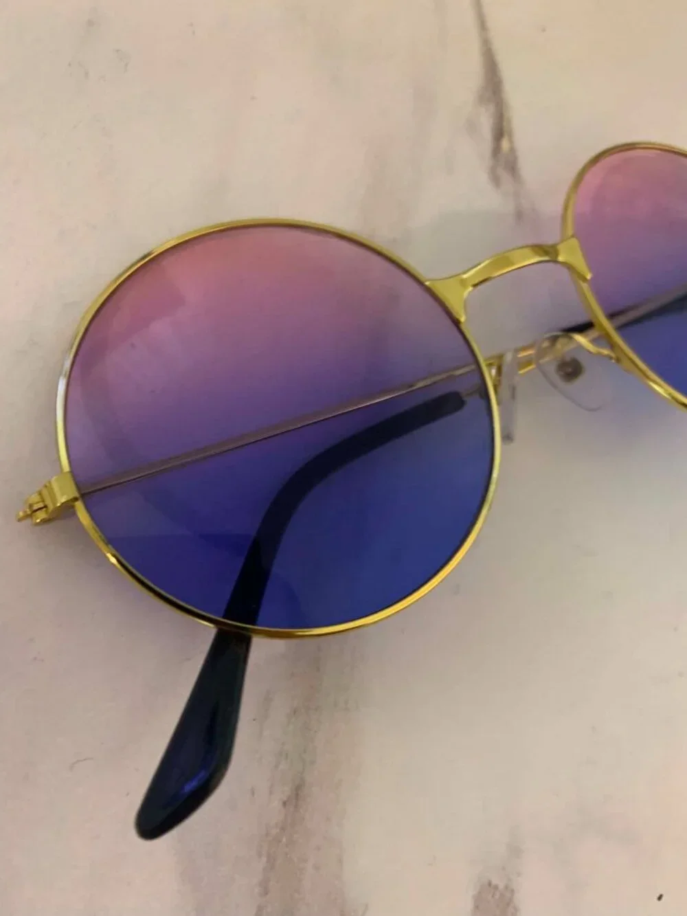 Retro Round Sunglasses With Gold Metal Frame Gradient Pink to Blue Lenses